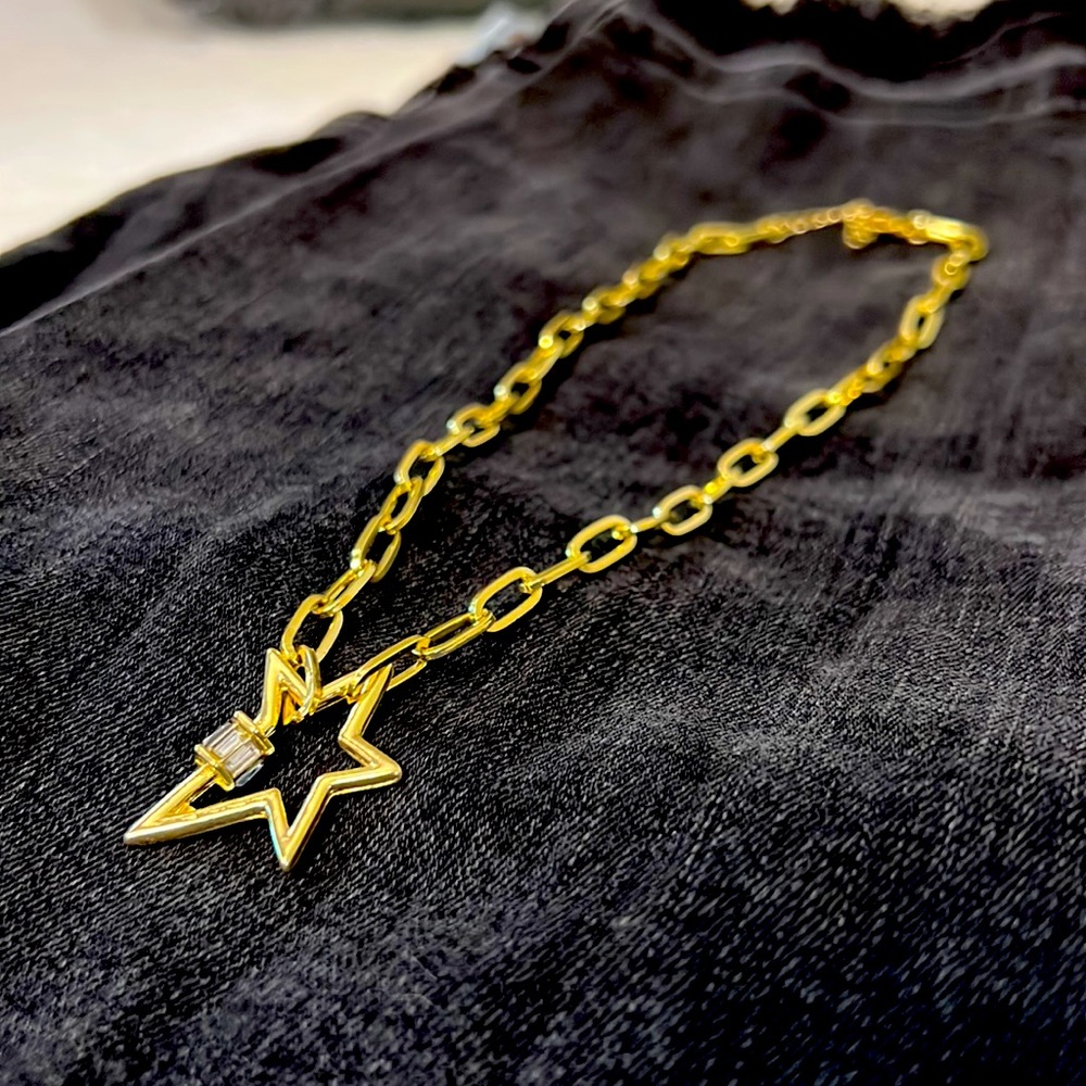 NWOT! Gold Star Safety Pin Chain Style Necklace